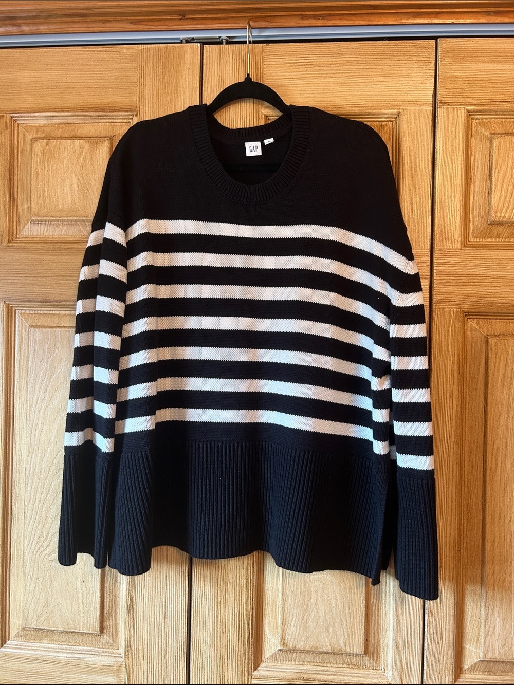 GAP NWOT Black and White Striped Crewneck Sweater